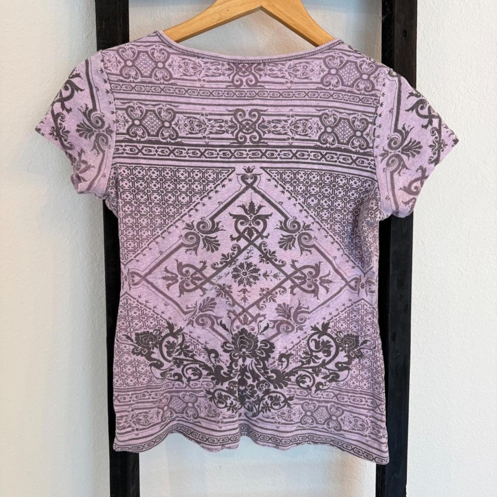 Vanilla Sugar Lavender Short Sleeve Tee with Gray Ornate Print